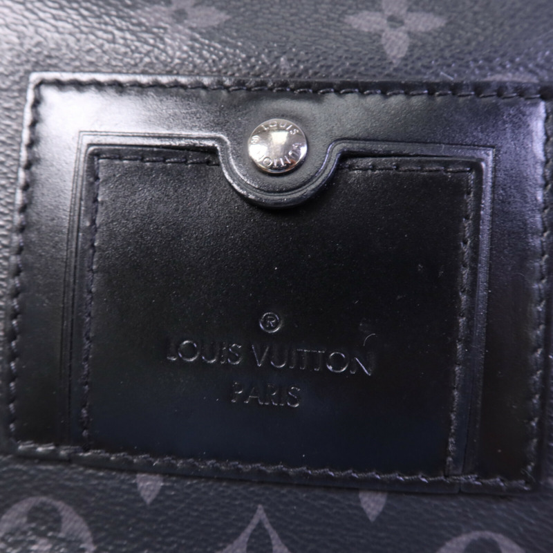 LOUIS VUITTON Monogram Eclipse Messenger PM Voyager銀扣肩背袋-13