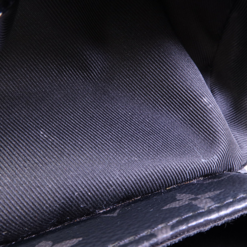 LOUIS VUITTON Monogram Eclipse Messenger PM Voyager銀扣肩背袋-17