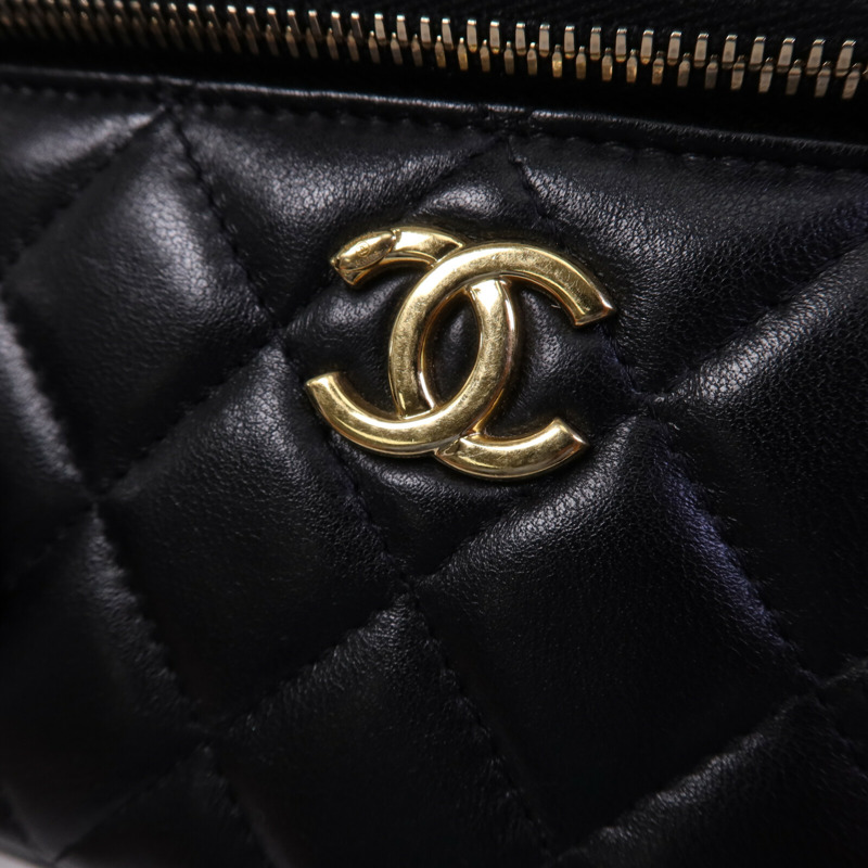 CHANEL 牛皮皮革Vanity Case金扣肩背袋-6
