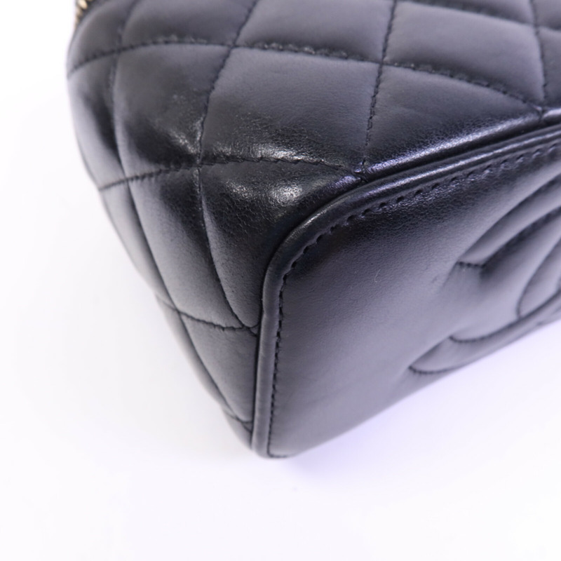 CHANEL 牛皮皮革Vanity Case金扣肩背袋-10