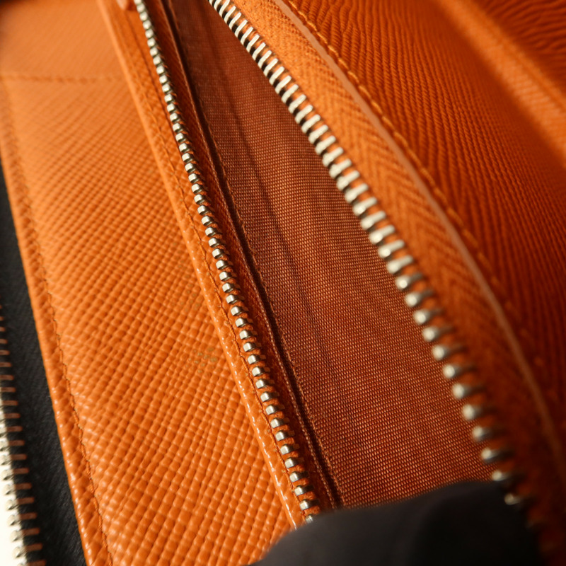 PRADA Saffiano皮革Long Round Wallet銀扣長錢包-19