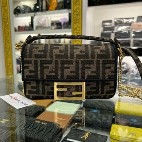東區正精品㊣FENDI 8BS017 baguette 咖啡色緹花布 FF LOGO 斜背包手提包法棍包兩用包 RZ6329