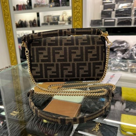 東區正精品㊣FENDI 8BS017 baguette 咖啡色緹花布 FF LOGO 斜背包手提包法棍包兩用包 RZ6329-11