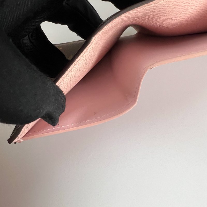 LV M62360 老花粉紅Victorine短夾-5