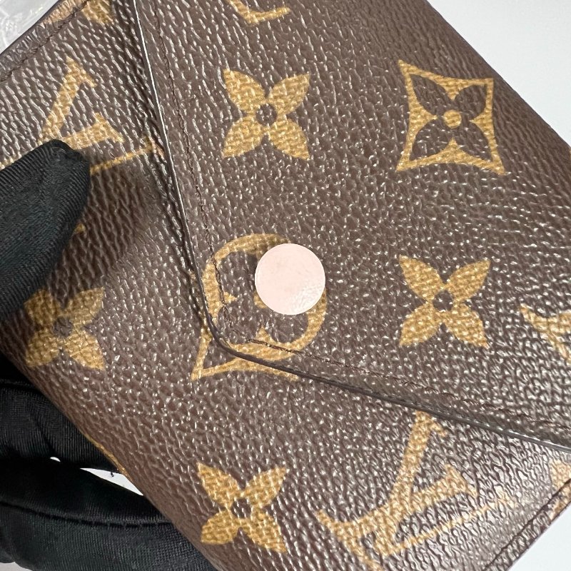 LV M62360 老花粉紅Victorine短夾-7