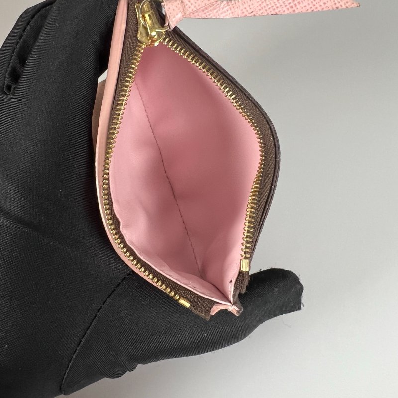 LV M62360 老花粉紅Victorine短夾-9