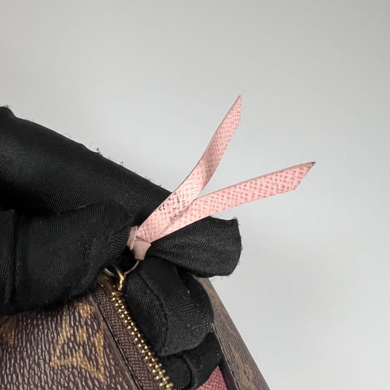 LV M62360 老花粉紅Victorine短夾-12
