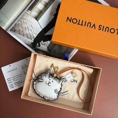 Grace Coddington ::LOUIS VUITTON:: LV M02944 LV Cat 波斯貓手袋皮革吊飾 掛飾
