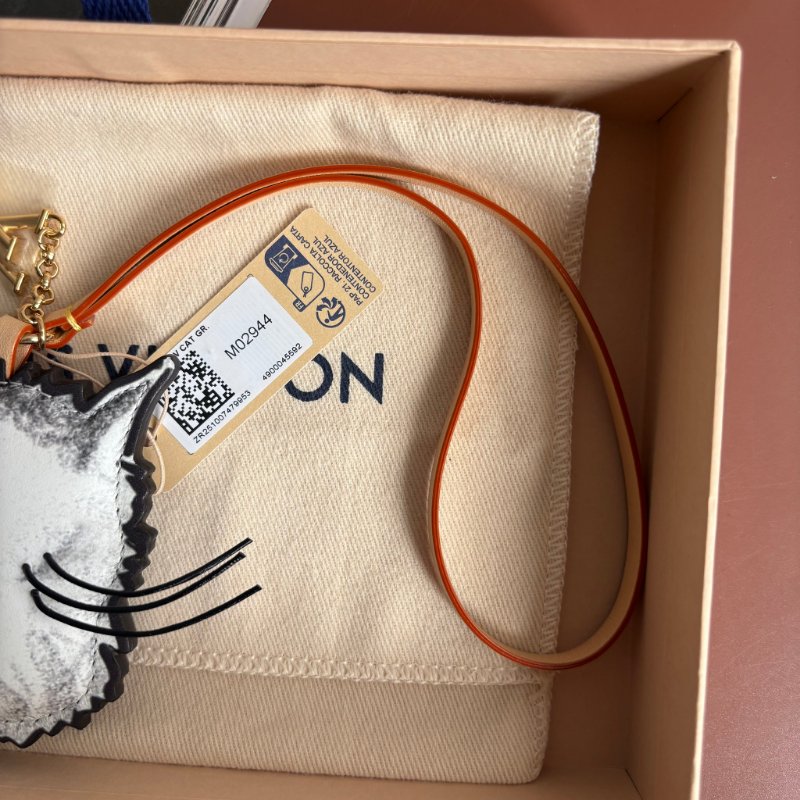 Grace Coddington ::LOUIS VUITTON:: LV M02944 LV Cat 波斯貓手袋皮革吊飾 掛飾-4