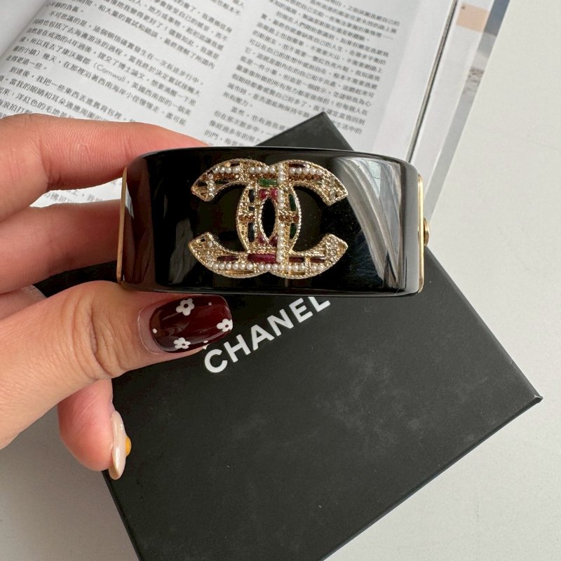 💥穿搭超適合💥Chanel 黑色亮鑽雙C手環-1