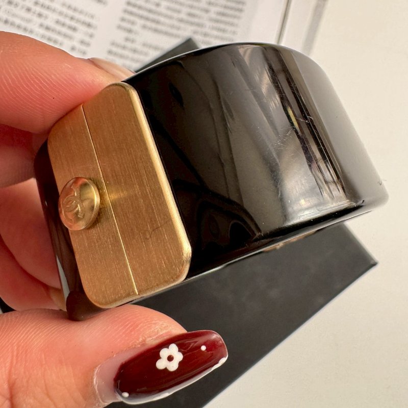 💥穿搭超適合💥Chanel 黑色亮鑽雙C手環-2