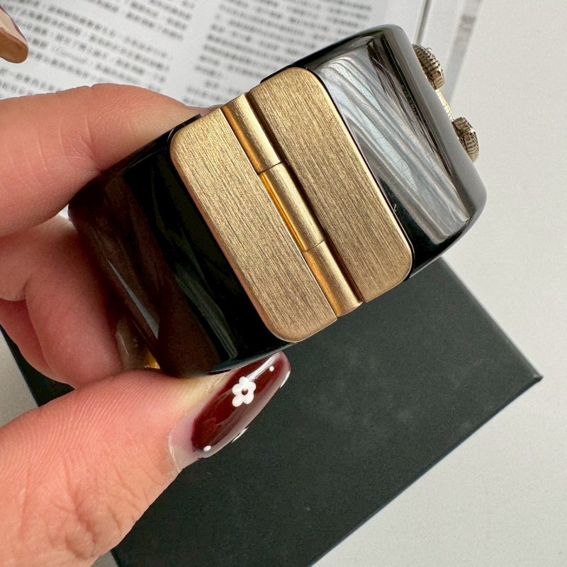 💥穿搭超適合💥Chanel 黑色亮鑽雙C手環-4