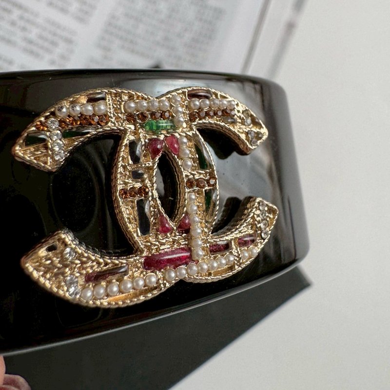 💥穿搭超適合💥Chanel 黑色亮鑽雙C手環-7