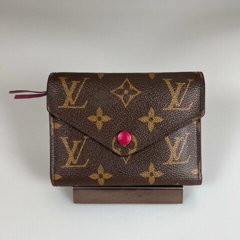LV M41938 老花紫紅豆豆Victorine短夾