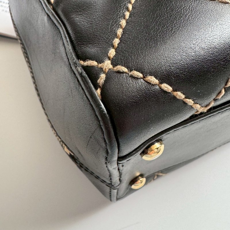 💝跑咖拍照超美💝Chanel 黑色菱格縫線學院肩背包-2