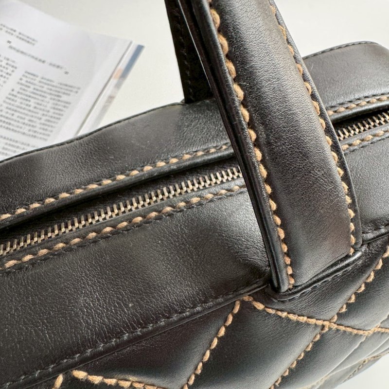 💝跑咖拍照超美💝Chanel 黑色菱格縫線學院肩背包-6