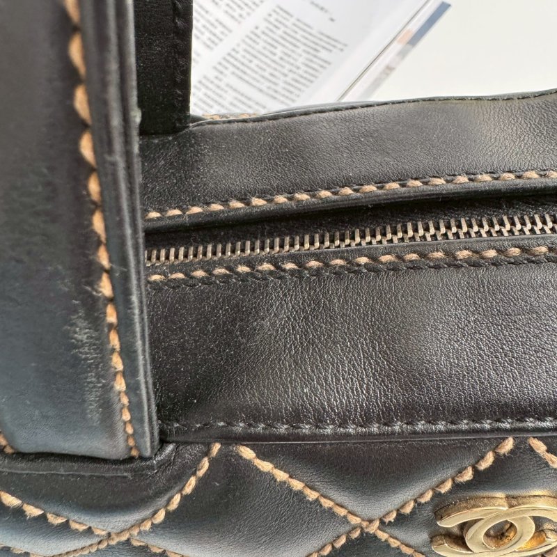 💝跑咖拍照超美💝Chanel 黑色菱格縫線學院肩背包-7