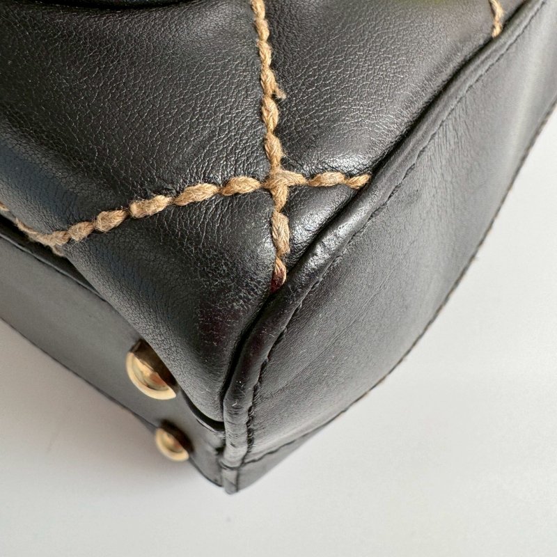 💝跑咖拍照超美💝Chanel 黑色菱格縫線學院肩背包-9