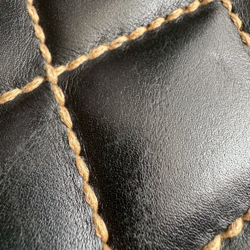 💝跑咖拍照超美💝Chanel 黑色菱格縫線學院肩背包-10