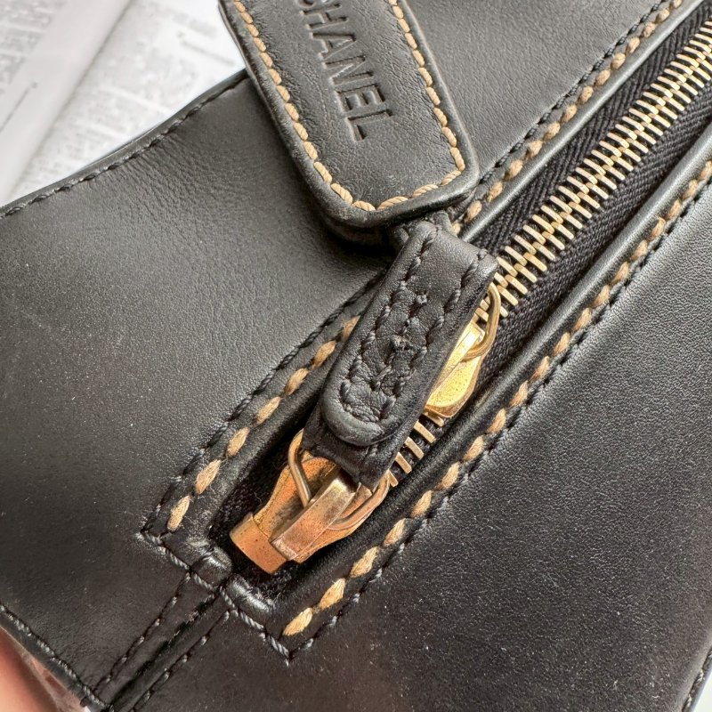 💝跑咖拍照超美💝Chanel 黑色菱格縫線學院肩背包-13