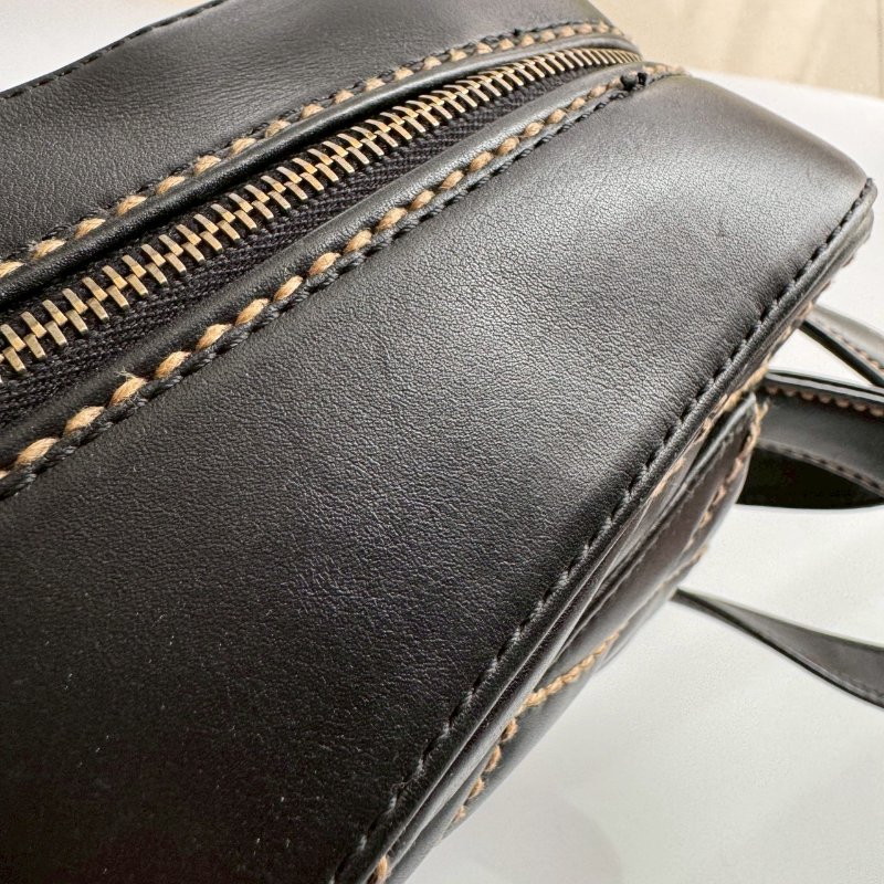 💝跑咖拍照超美💝Chanel 黑色菱格縫線學院肩背包-15