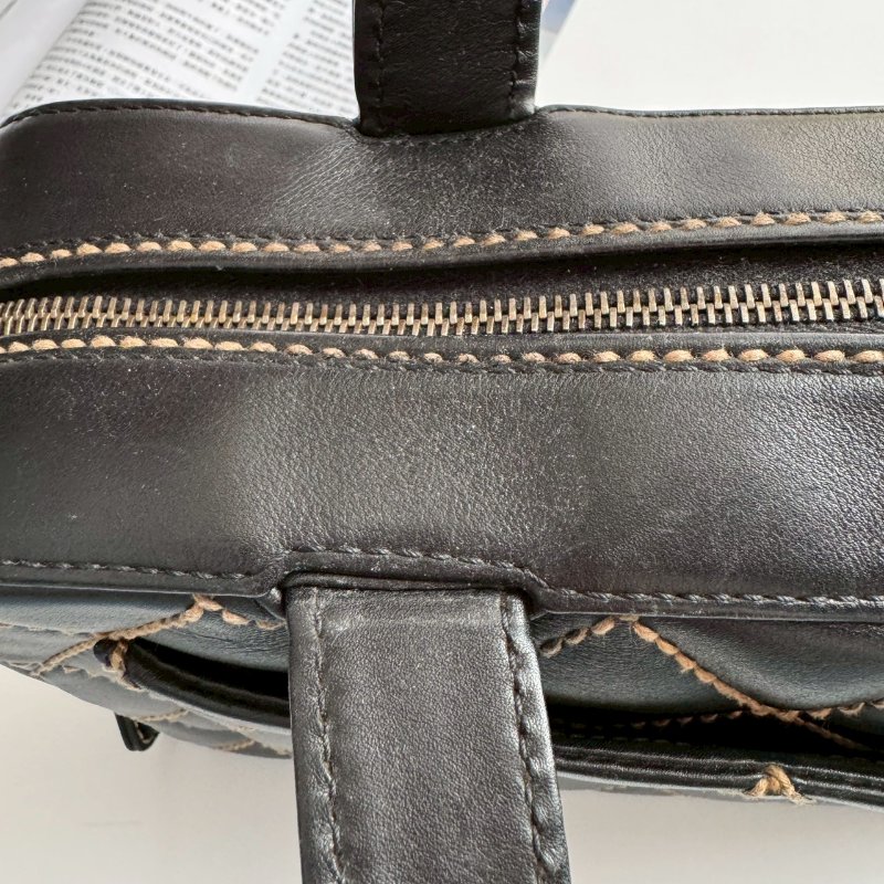 💝跑咖拍照超美💝Chanel 黑色菱格縫線學院肩背包-19