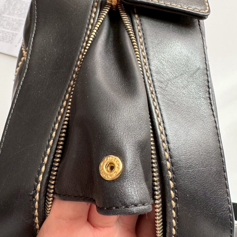 💝跑咖拍照超美💝Chanel 黑色菱格縫線學院肩背包-21