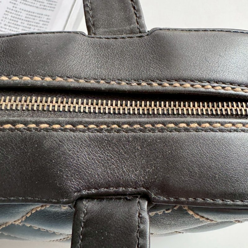 💝跑咖拍照超美💝Chanel 黑色菱格縫線學院肩背包-26