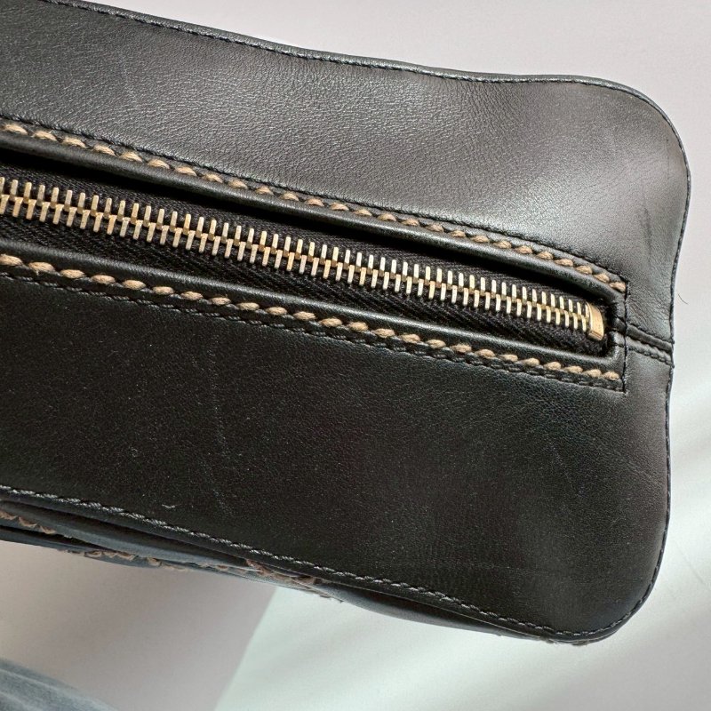 💝跑咖拍照超美💝Chanel 黑色菱格縫線學院肩背包-33