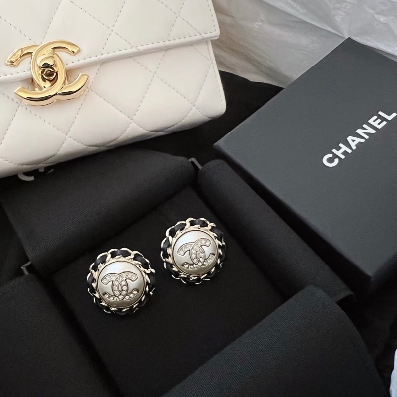 Chanel 香奈兒缺貨款logo水鑽淡金釦皮穿鏈耳環-2