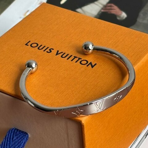 ::LOUIS VUITTON:: LV M64839 Monogram Jonc Bracelet 花紋鋼印 銀色金屬手鐲 手環