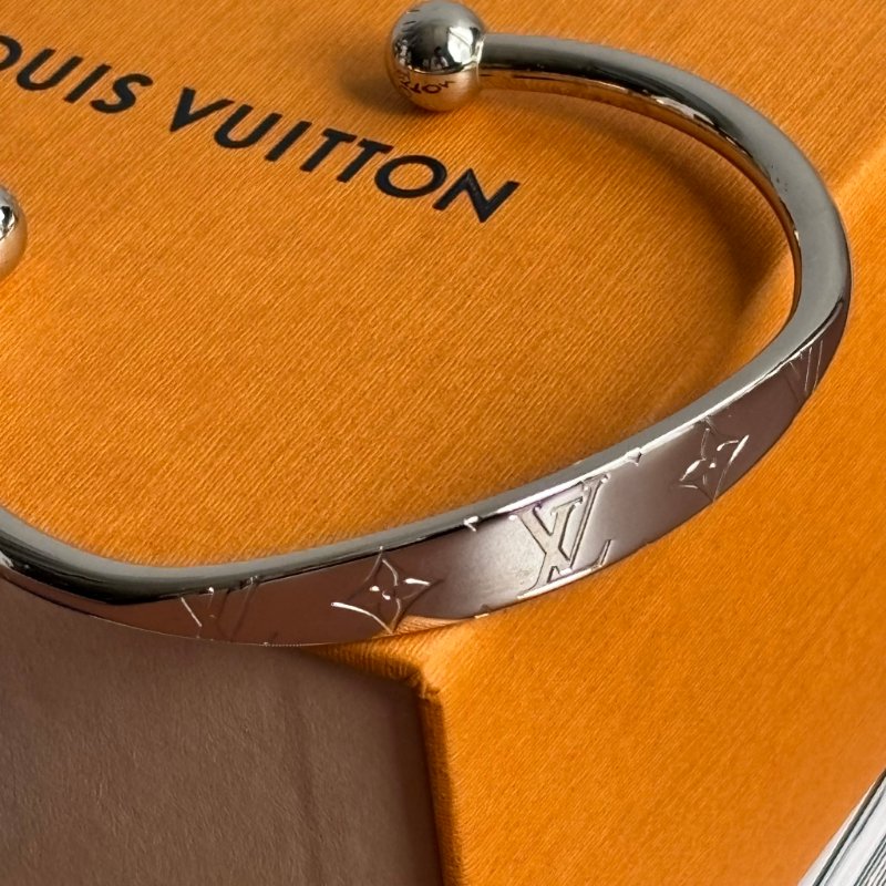 ::LOUIS VUITTON:: LV M64839 Monogram Jonc Bracelet 花紋鋼印 銀色金屬手鐲 手環-1