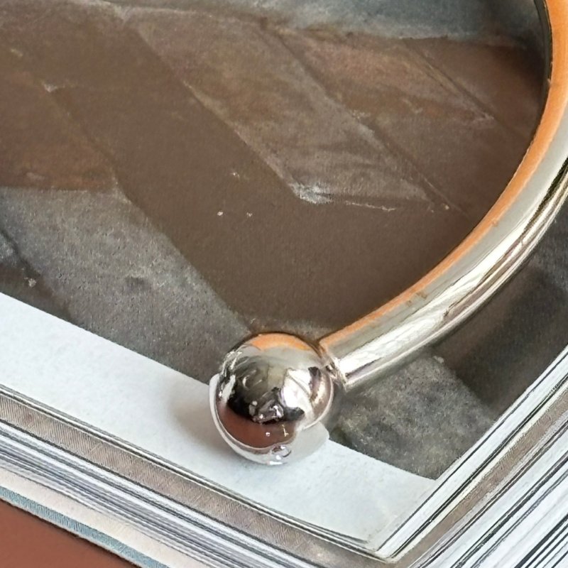 ::LOUIS VUITTON:: LV M64839 Monogram Jonc Bracelet 花紋鋼印 銀色金屬手鐲 手環-8