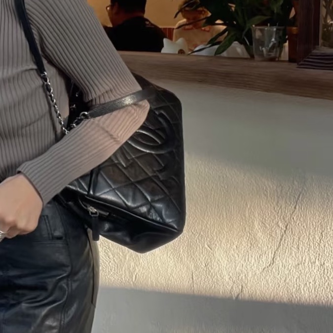 ♥️CHANEL香奈兒黑銀荔枝托特包-1