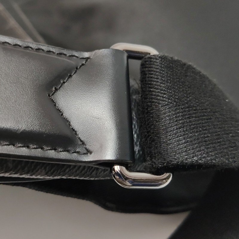 Louis Vuitton (LV)District牛皮Monogram印花翻 蓋郵差包斜背包單肩包-12