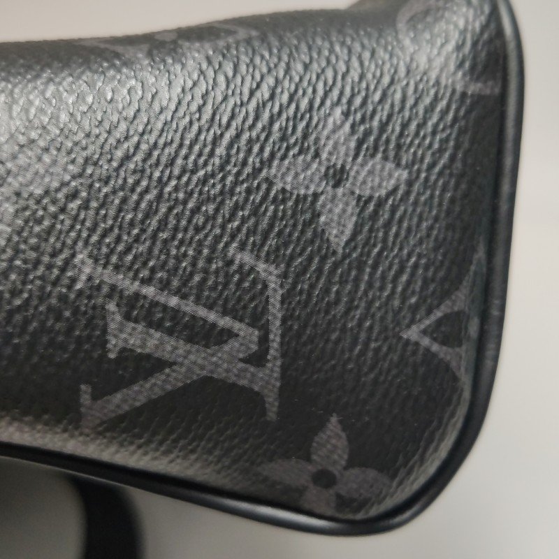 Louis Vuitton (LV)District牛皮Monogram印花翻 蓋郵差包斜背包單肩包-19