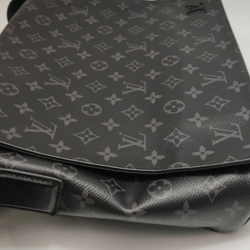 Louis Vuitton (LV)District牛皮Monogram印花翻 蓋郵差包斜背包單肩包-21