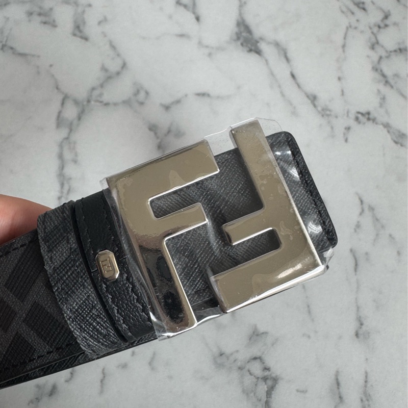 Fendi黑皮革老花銀釦皮帶110cm 膠膜未撕-3