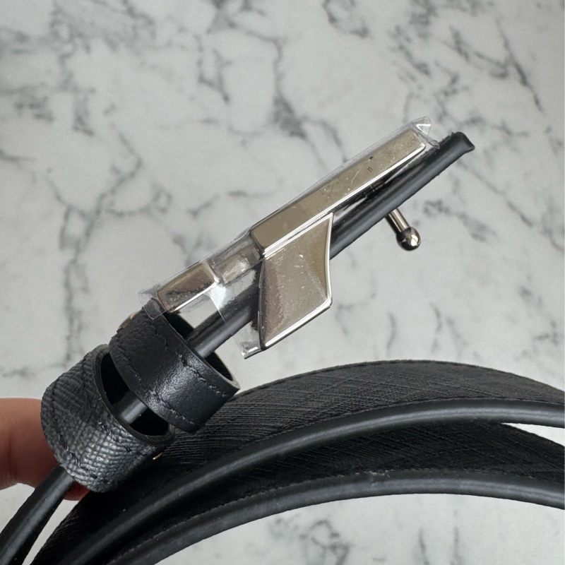 Fendi黑皮革老花銀釦皮帶110cm 膠膜未撕-5