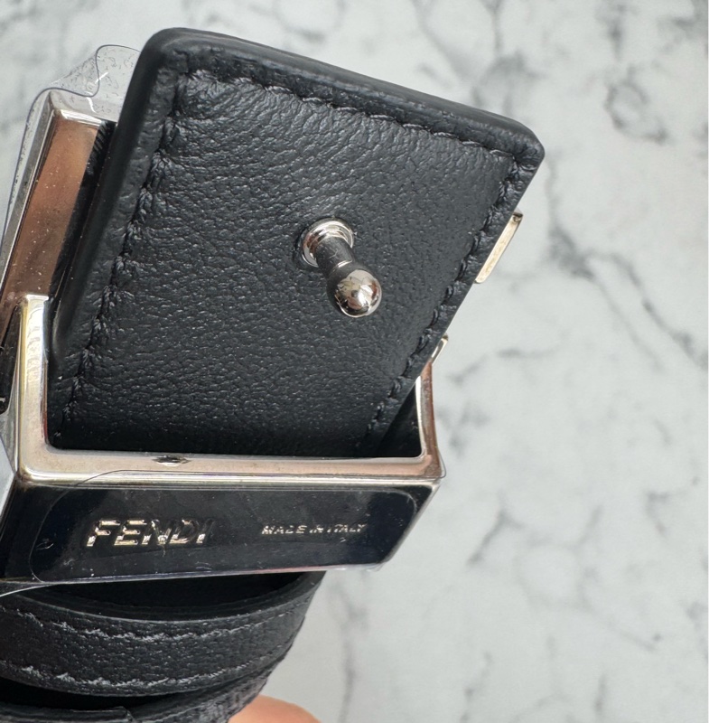 Fendi黑皮革老花銀釦皮帶110cm 膠膜未撕-7
