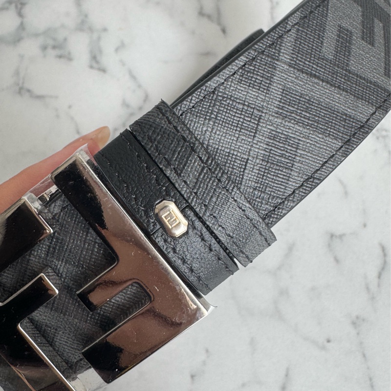 Fendi黑皮革老花銀釦皮帶110cm 膠膜未撕-14