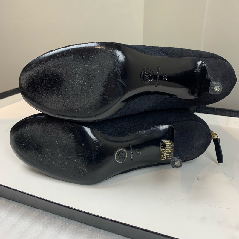 香奈兒/Chanel 金扣黑色麂皮細跟長筒靴 跟高約7公分 37碼 配件：盒子，塵袋，替換鞋跟釘-9