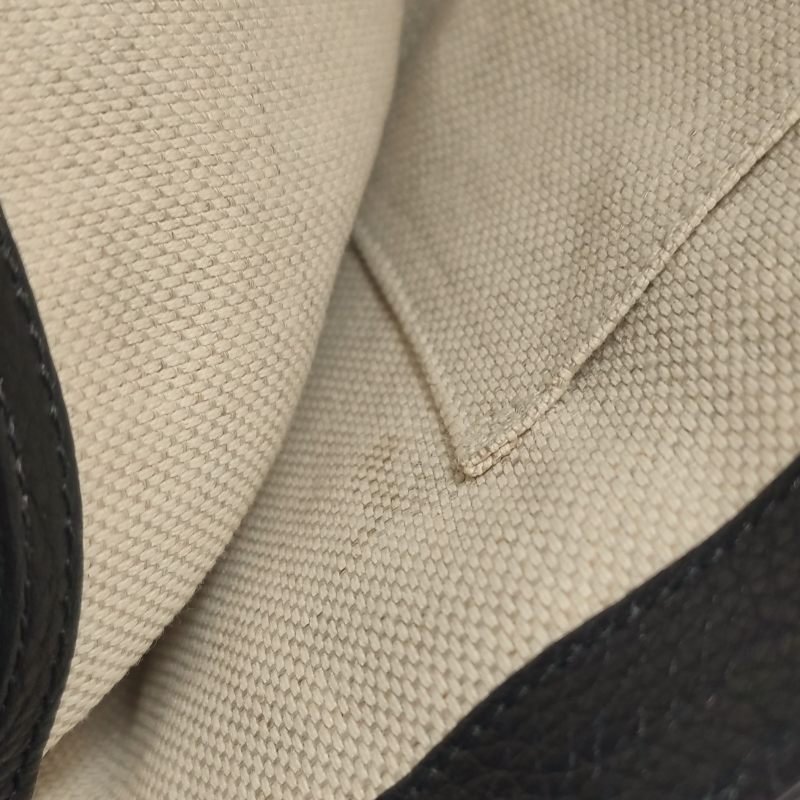 Gucci Soho標準款牛皮純色壓花雙G翻蓋包斜背包-8