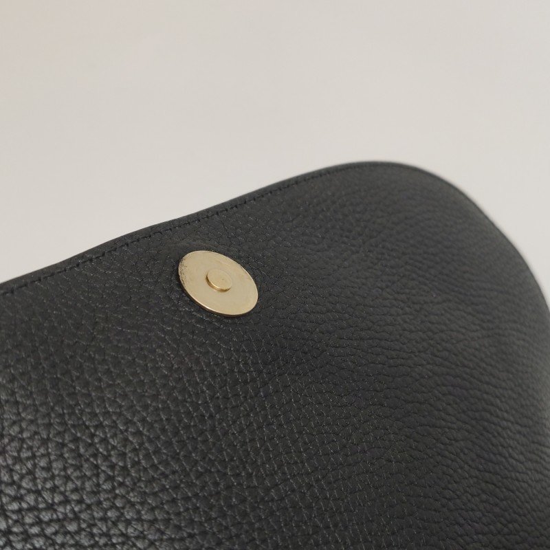 Gucci Soho標準款牛皮純色壓花雙G翻蓋包斜背包-10