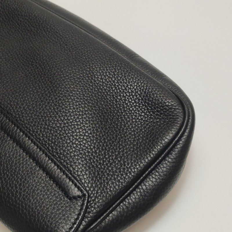 Gucci Soho標準款牛皮純色壓花雙G翻蓋包斜背包-12