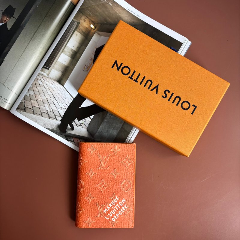 ::LOUIS VUITTON:: LV  M26832 南瓜橘 焦糖色 護照封套-0