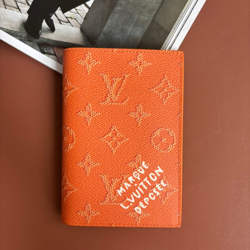 ::LOUIS VUITTON:: LV  M26832 南瓜橘 焦糖色 護照封套-1