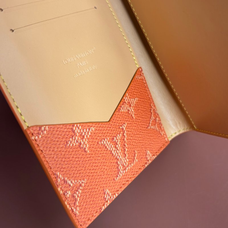 ::LOUIS VUITTON:: LV  M26832 南瓜橘 焦糖色 護照封套-4