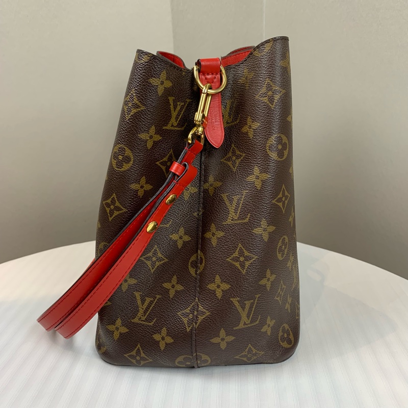 路易威登/Louis Vuitton NéoNoé MM水桶包 經典棕色老花配亮眼的紅色牛皮 26x17.5x26cm-2