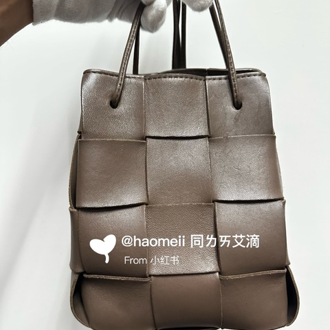 BOTTEGA VENETA Cassette 斜背水桶包